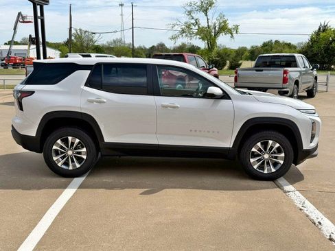 New 2026 Chevrolet Equinox LT w/ Convenience Package II FWD image 6