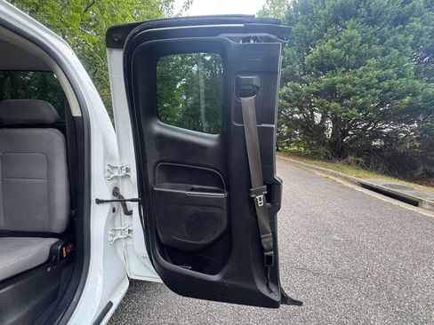 Used 2019 Chevrolet Colorado W/T RWD image 11