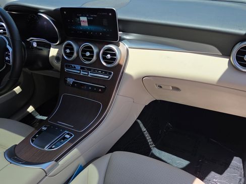 Used 2020 Mercedes-Benz GLC 300 4MATIC image 17