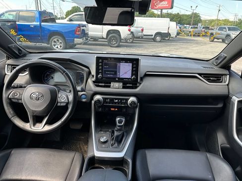Used 2019 Toyota RAV4 XSE w/ XSE Weather Package AWD/4WD image 8
