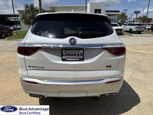 Used 2023 Buick Enclave Essence w/ Experience Buick Package FWD image 9