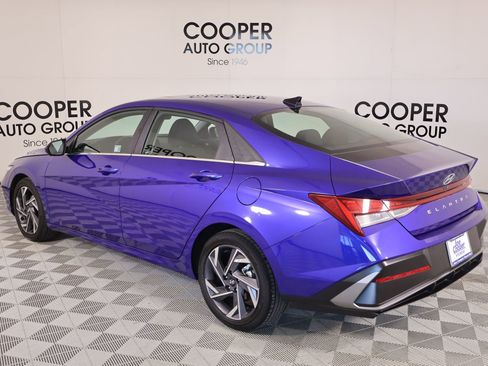 Certified 2025 Hyundai Elantra SEL image 24