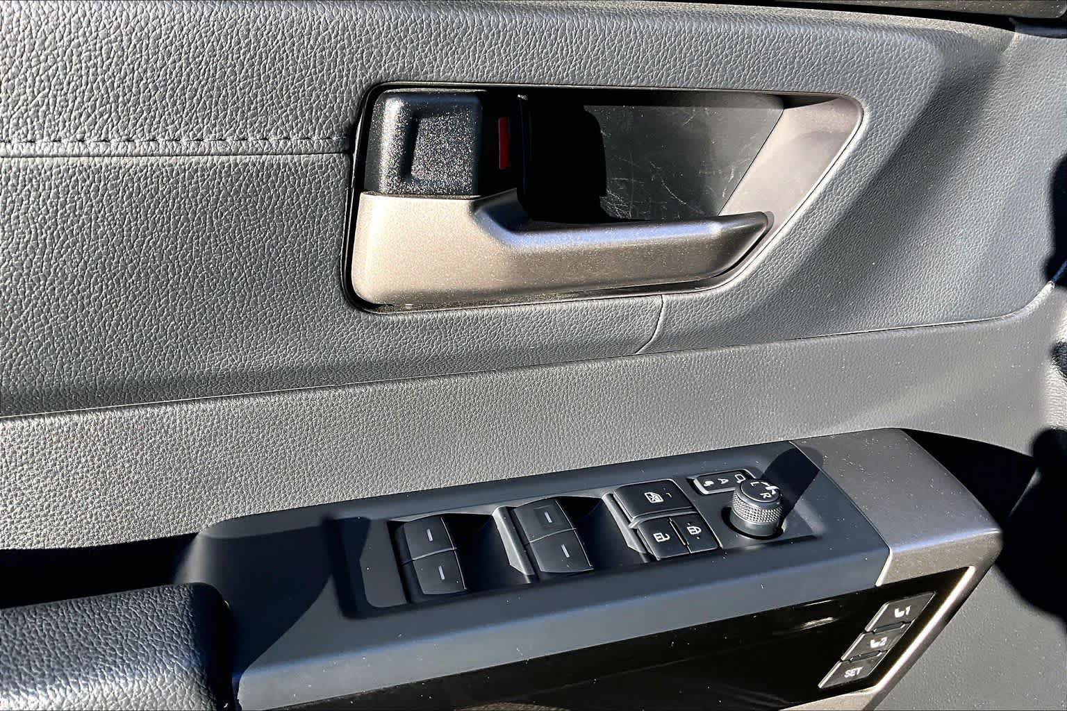 Certified 2025 Toyota Tundra Limited AWD/4WD image 31