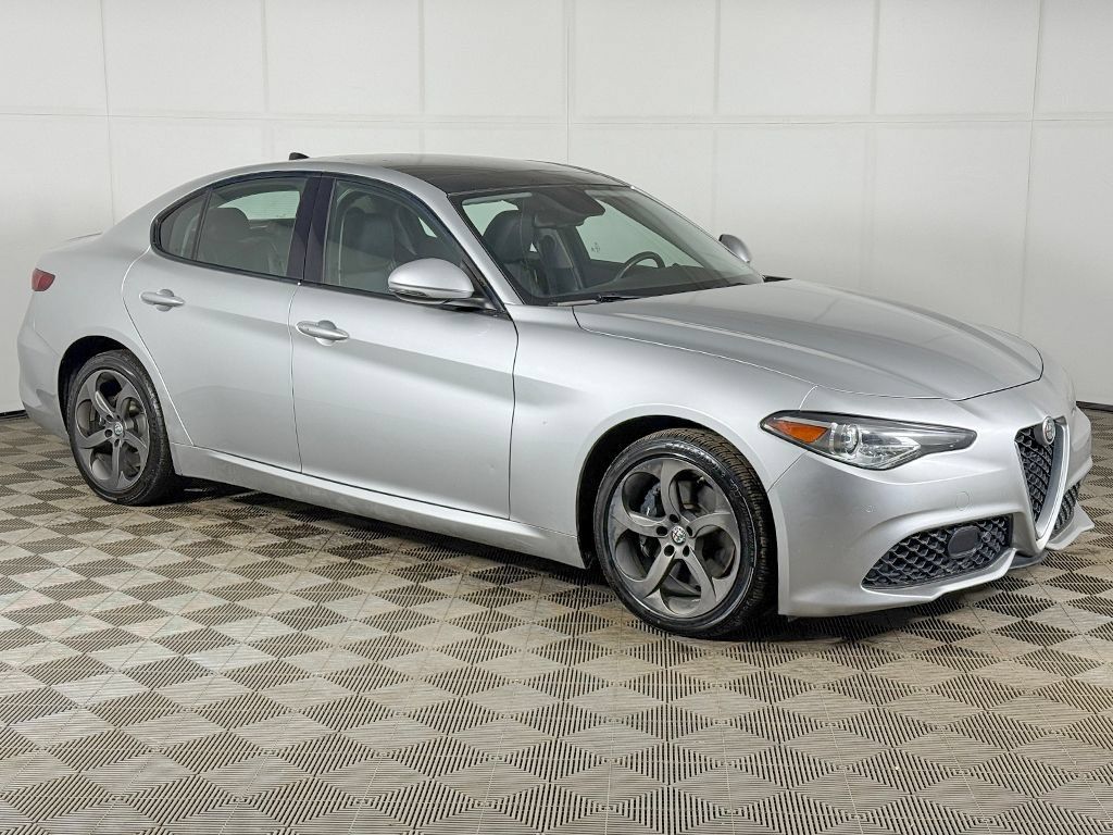 Used 2018 Alfa Romeo Giulia AWD image 2