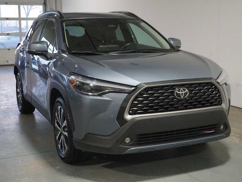 Used 2023 Toyota Corolla Cross XLE image 5