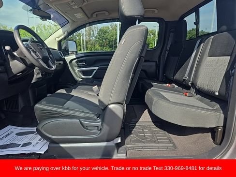 Used 2018 Nissan Titan SV AWD/4WD image 22