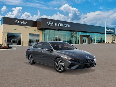 New 2026 Hyundai Elantra Limited FWD image 2