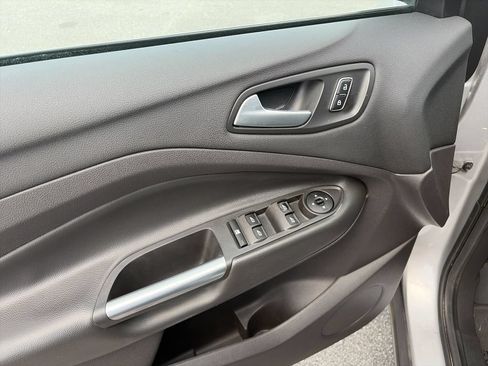 Used 2016 Ford Escape SE FWD image 17