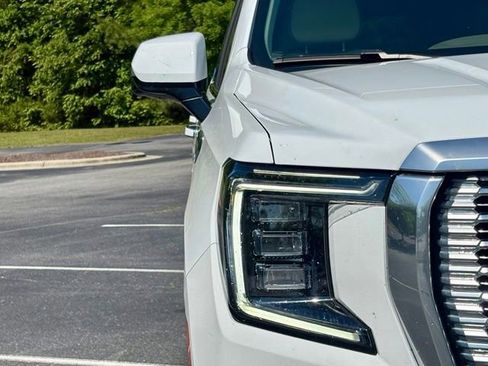 Used 2023 GMC Yukon XL Denali AWD/4WD image 13