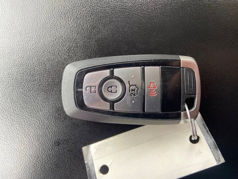 Used 2022 Ford Explorer XLT image 31