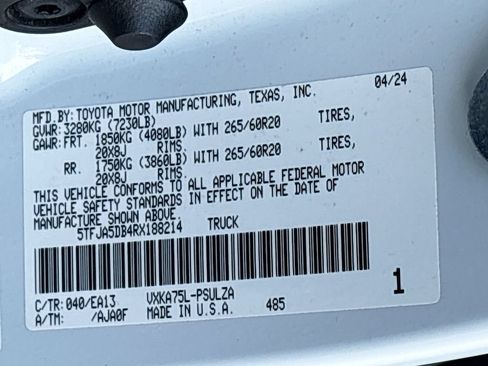 Used 2024 Toyota Tundra Limited AWD/4WD image 34