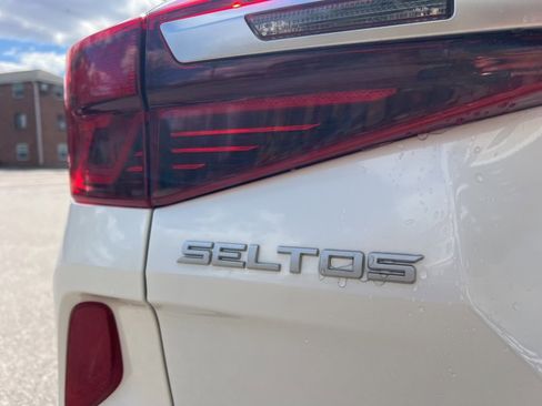 Certified 2023 Kia Seltos S image 9