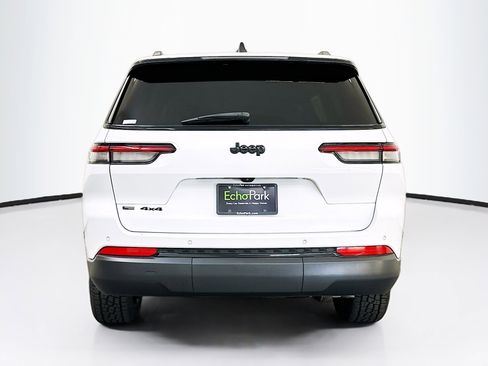 Used 2023 Jeep Grand Cherokee L Laredo image 7