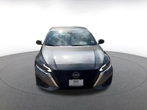 Used 2025 Nissan Altima 2.5 SV FWD image 4