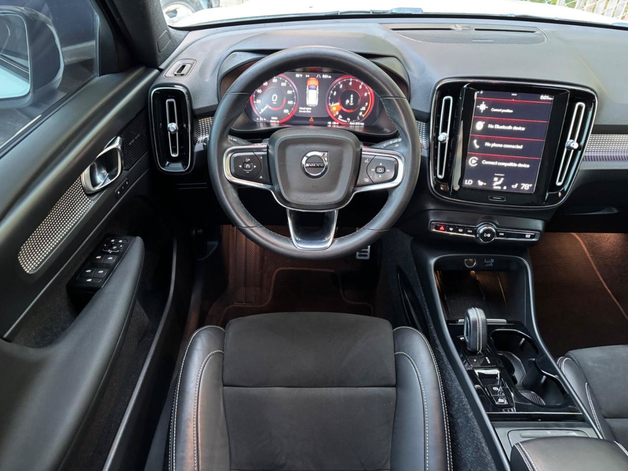 Used 2022 Volvo XC40 T5 R-Design AWD/4WD image 5