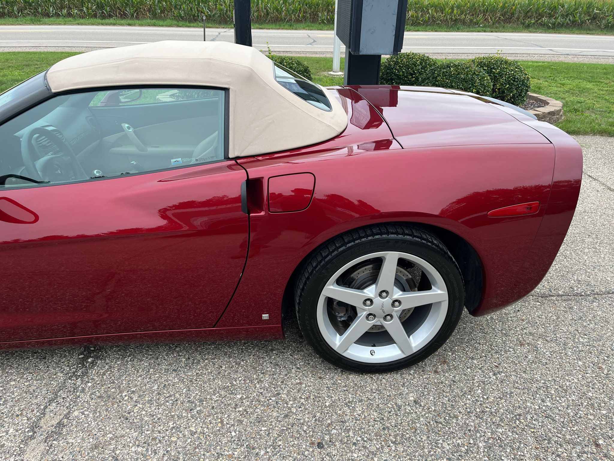 Used 2006 Chevrolet Corvette Convertible w/ Performance Package RWD image 9