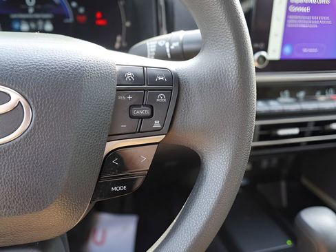 Used 2025 Toyota Camry LE image 21