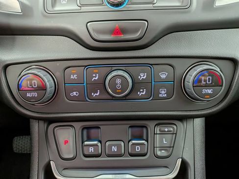 Used 2019 GMC Terrain SLE w/ Driver Convenience Package FWD image 19