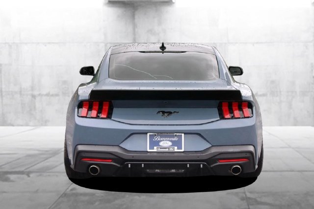 Used 2025 Ford Mustang Coupe RWD image 6
