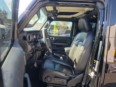 Used 2023 Jeep Wrangler Unlimited Sahara AWD/4WD image 5