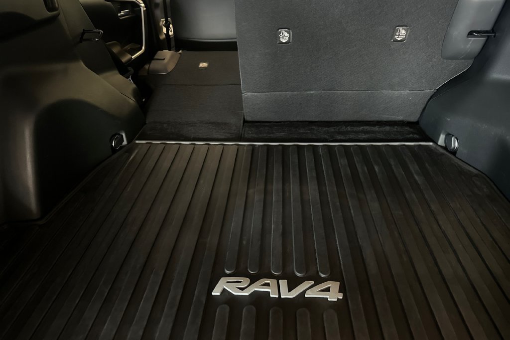 Used 2023 Toyota RAV4 XLE Premium AWD/4WD image 15