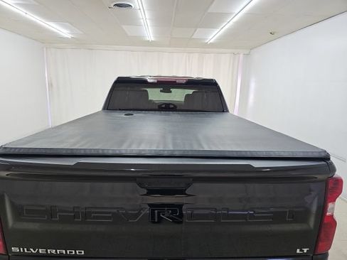 Used 2023 Chevrolet Silverado 1500 LT AWD/4WD image 15