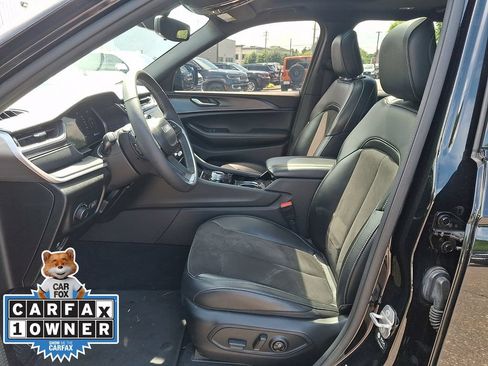 Used 2023 Jeep Grand Cherokee L Laredo AWD/4WD image 15