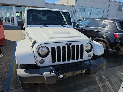 Used 2017 Jeep Wrangler Unlimited Sahara AWD/4WD image 2