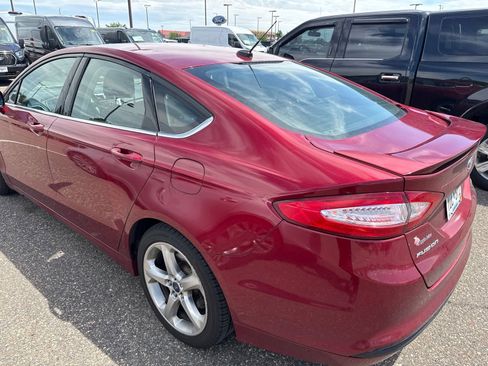Used 2014 Ford Fusion SE FWD image 2