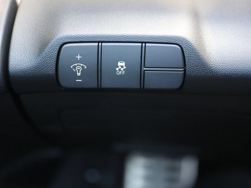 Used 2025 Hyundai Elantra Sport FWD image 28