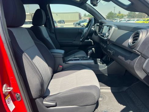Used 2020 Toyota Tacoma TRD Off-Road w/ Technology Package AWD/4WD image 30