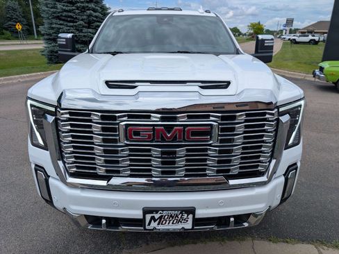 Used 2024 GMC Sierra 2500 Denali w/ Denali Reserve Package AWD/4WD image 4