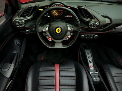 Used 2017 Ferrari 488 Spider image 20