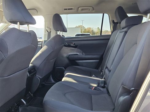 Certified 2023 Toyota Highlander L image 6