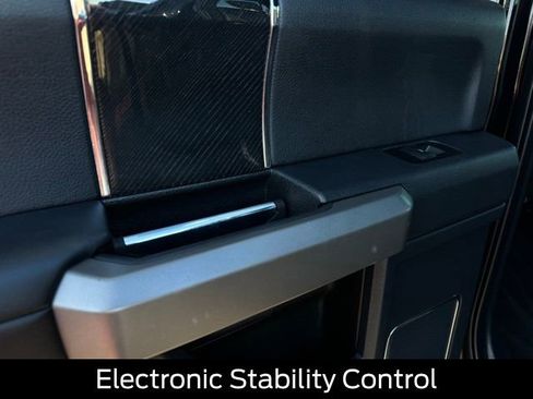 Certified 2022 Ford F450 Platinum w/ FX4 Off-Road Package image 18