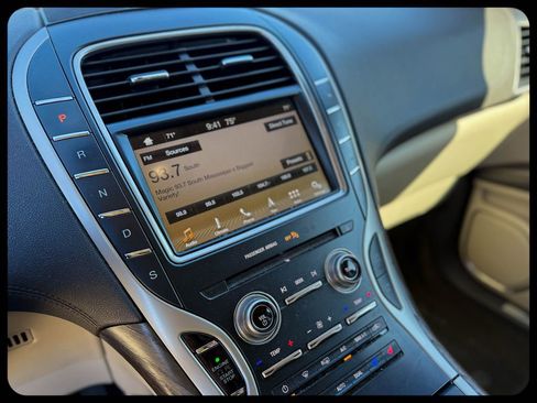 Used 2017 Lincoln MKX Reserve image 15