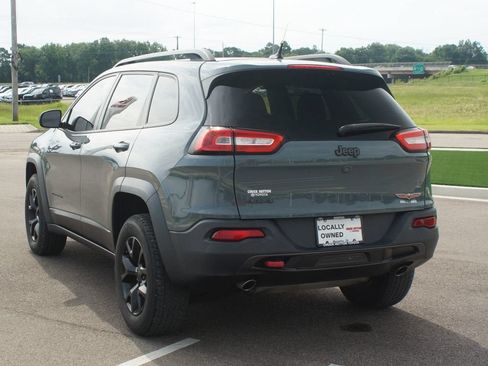Used 2015 Jeep Cherokee Trailhawk w/ Comfort/Convenience Group AWD/4WD image 13