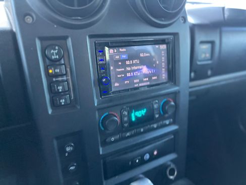 Used 2005 HUMMER H2 SUT w/ Preferred Equipment Group AWD/4WD image 20