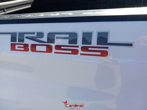 Used 2025 Chevrolet Silverado 1500 Custom Trail Boss w/ LPO, Dark Essentials Package image 11