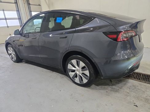 Used 2023 Tesla Model Y Long Range image 3