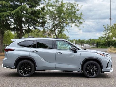 Used 2025 Toyota Highlander XSE AWD/4WD image 6