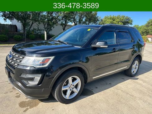 Used 2017 Ford Explorer XLT w/ Equipment Group 202A AWD/4WD image 1