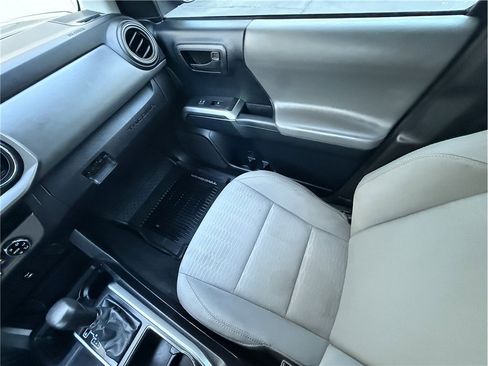 Used 2016 Toyota Tacoma SR5 w/ SR5 Appearance Package (SN) image 11