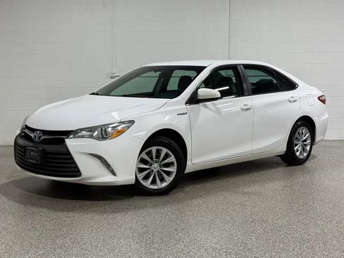 Used 2015 Toyota Camry LE FWD image 2