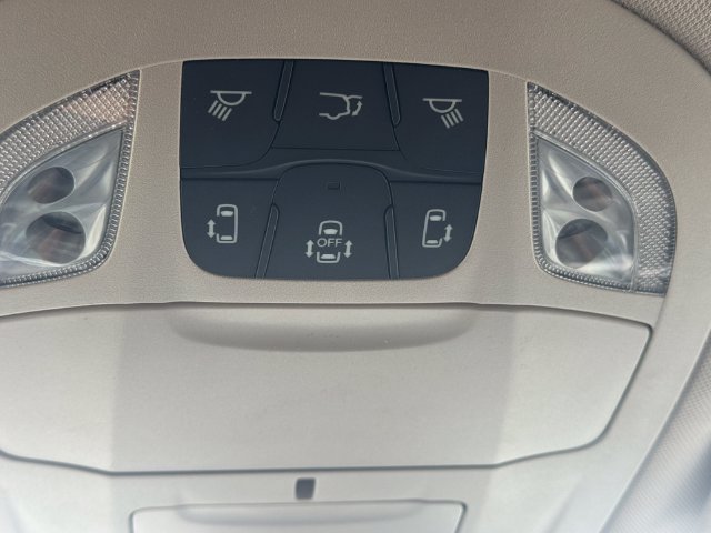 Certified 2024 Chrysler Pacifica Touring-L FWD image 38