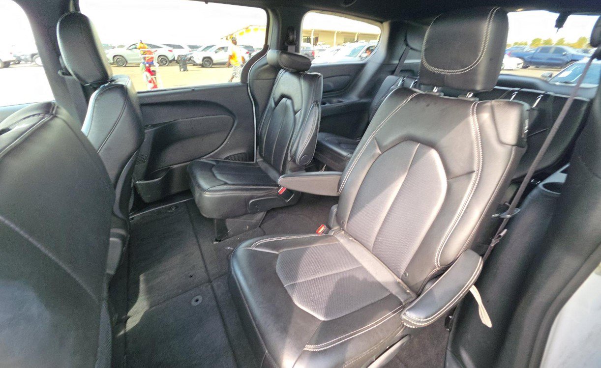 Used 2026 Chrysler Pacifica Select FWD image 10