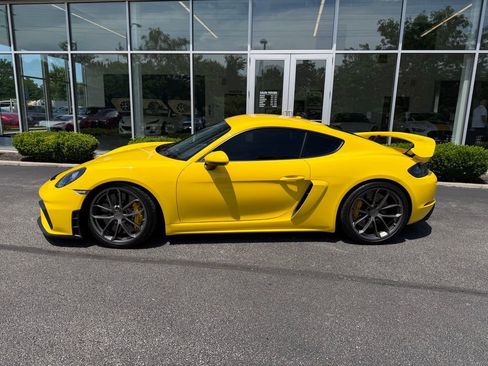 Used 2020 Porsche 718 Cayman GT4 RWD image 4