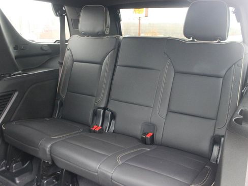 Used 2023 GMC Yukon SLT w/ SLT Premium Package image 39