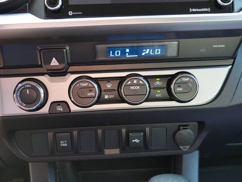 Used 2022 Toyota Tacoma SR5 AWD/4WD image 20