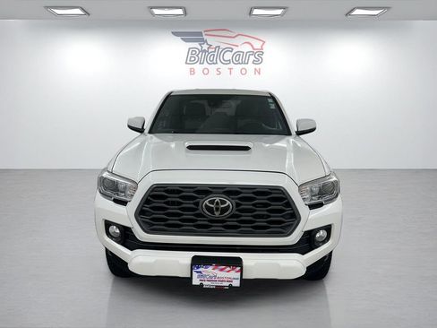 Used 2020 Toyota Tacoma TRD Sport AWD/4WD image 2